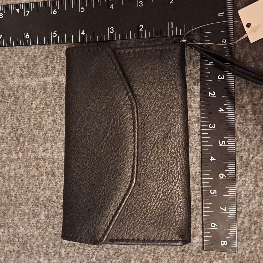 Black bifold wallet no brand
